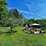 Semesterbostad House Vuki Nedeščina