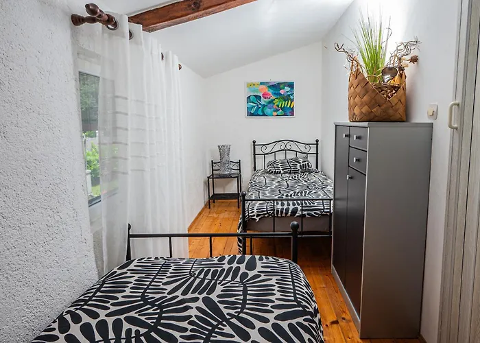 House Vuki * Nedeščina