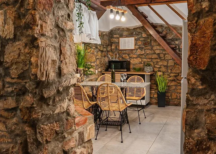 House Vuki * Nedeščina